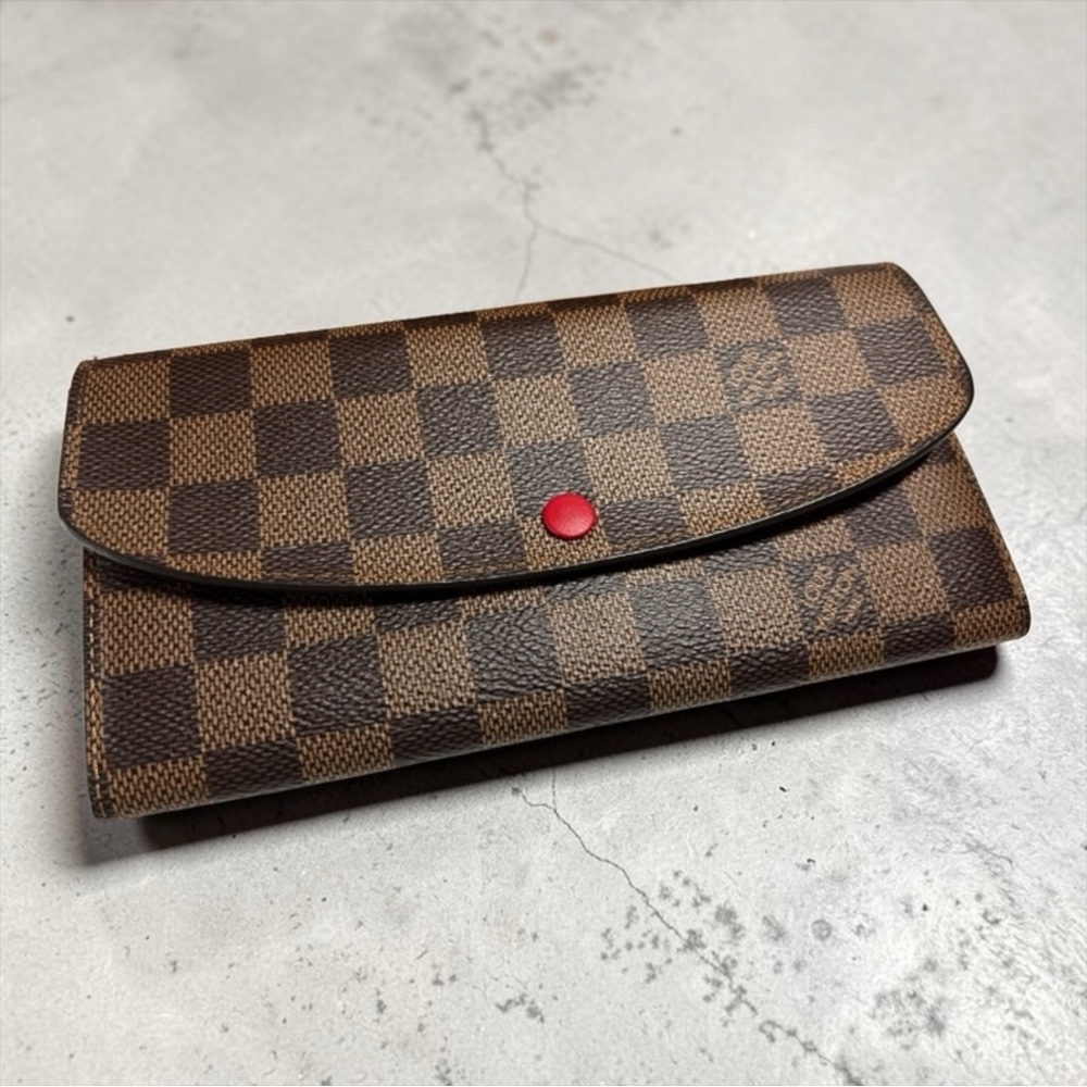 Louis Vuitton Emilie Wallet in Damier Ebene with Red Snap. Full Inclusion. - Picture 3 of 9